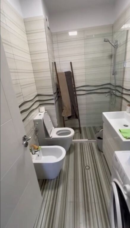 Jepet me qera 2+1+2 kopshti zologjik