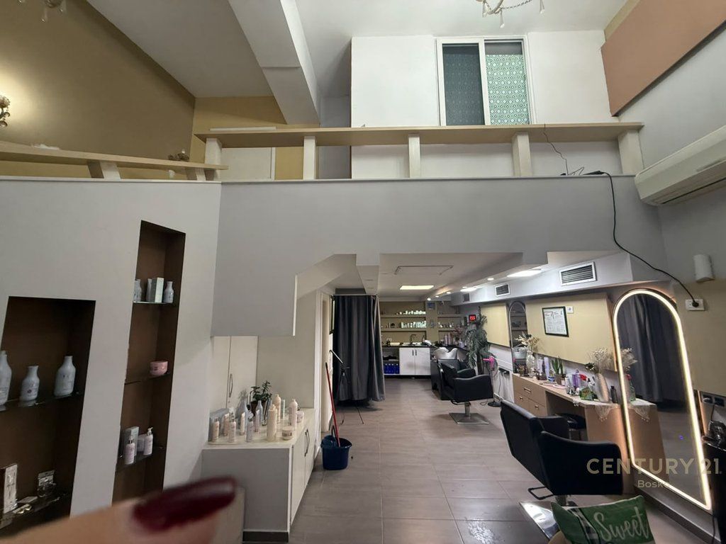 NEGOZIO DUPLEX IN VENDITA - SVOLTA DI KAMZA!!