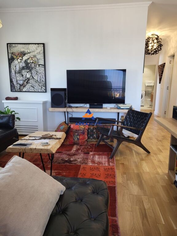 JEPET APARTAMENT ME QERA 2+1+2 BALLKONE "MINISTRIA E DREJTËSIS, BULEVARDI ZOGU I PARË" 1000 EURO