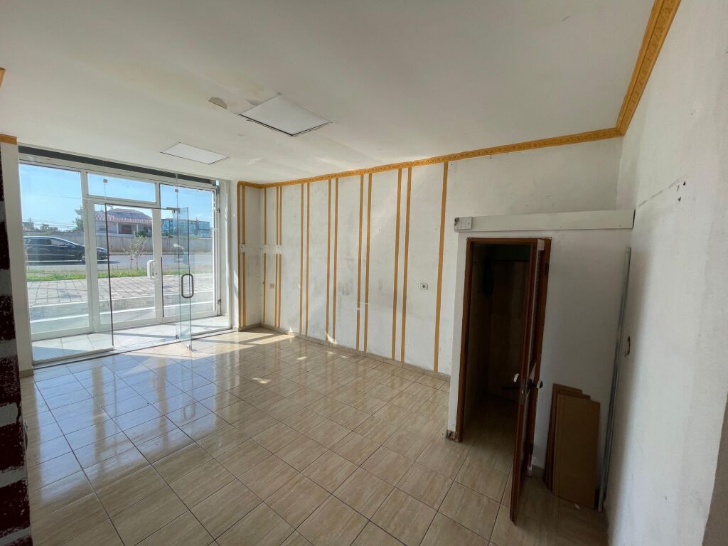 Qera | Ambjent Biznesi | Sheshi Shqiponja | 500 €/muaj