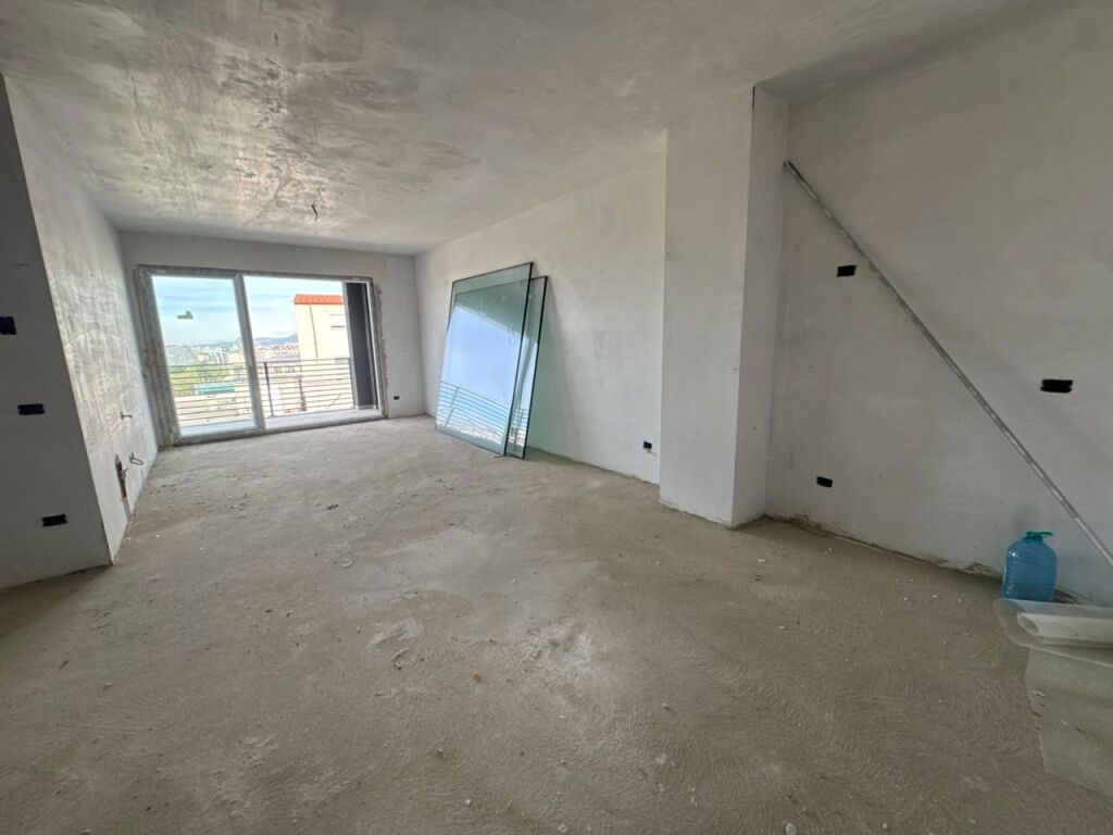 Shitet Apartament 2+1+2, Rezidenca Palladium, Liqeni i Thatë, Tiranë. Empire75697