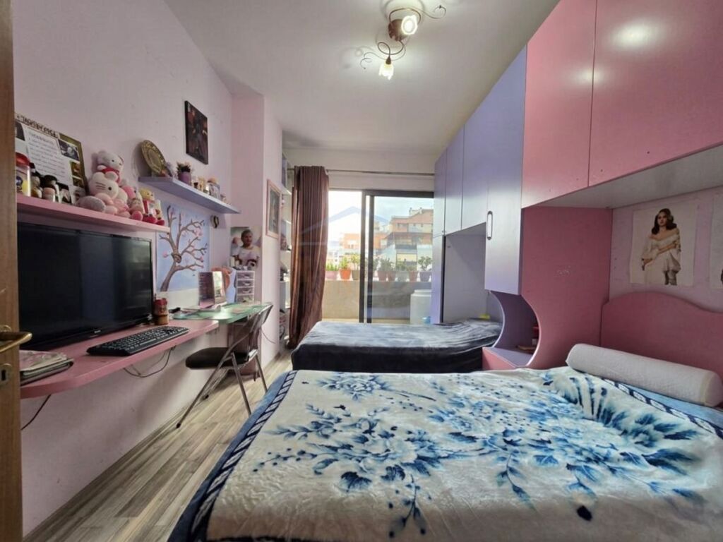 Shitet, Apartament 2+1+2, Kompleksi Molla, Tiranë