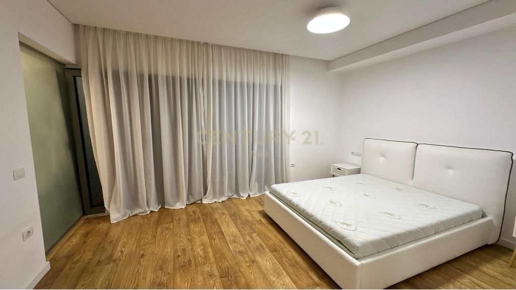 JEPET ME QIRA VILË 3-KATËSHE – THE OLIVE GROVE RESIDENCE, MULLET - 2,500 €