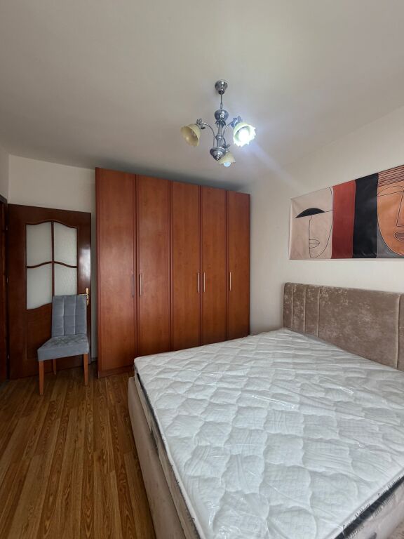 Appartamento 2+1 di fronte al centro città in via Elbasan, Centro