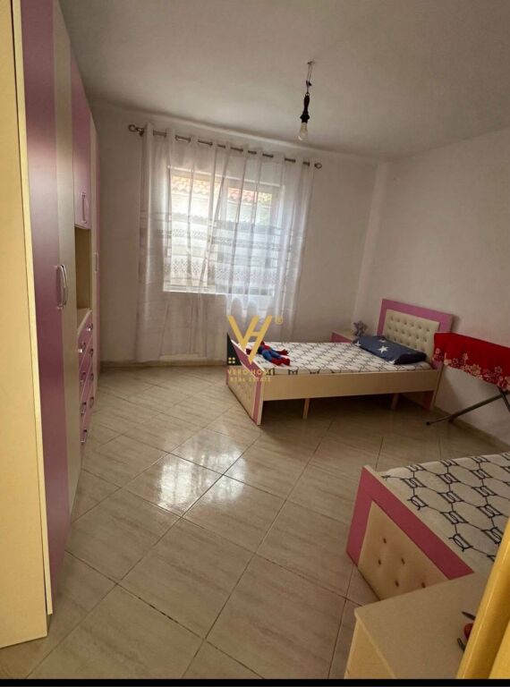 SHITET SHTEPI PRIVATE ME OBORR NE FUSHE-KRUJE 8.500.000 LEKE