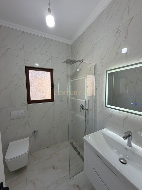 🏡 VENDESI APPARTAMENTO 1+1 più veranda, Via Frosina Plaku, Tirana – 15,000,000 LEKË