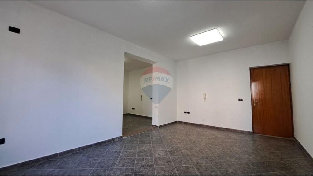 🏢 UFFICIO PREMIUM IN AFFITTO – BLV. ISMAIL QEMALI, VLORË!