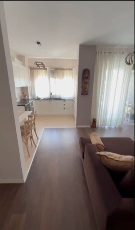 Jepet me qera 2+1+2 kopshti zologjik