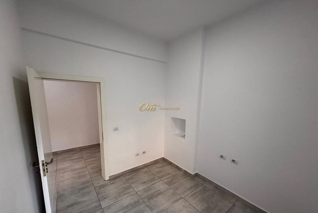 RRUGA E DIBRES AMBIENT ZYRE PER QERA