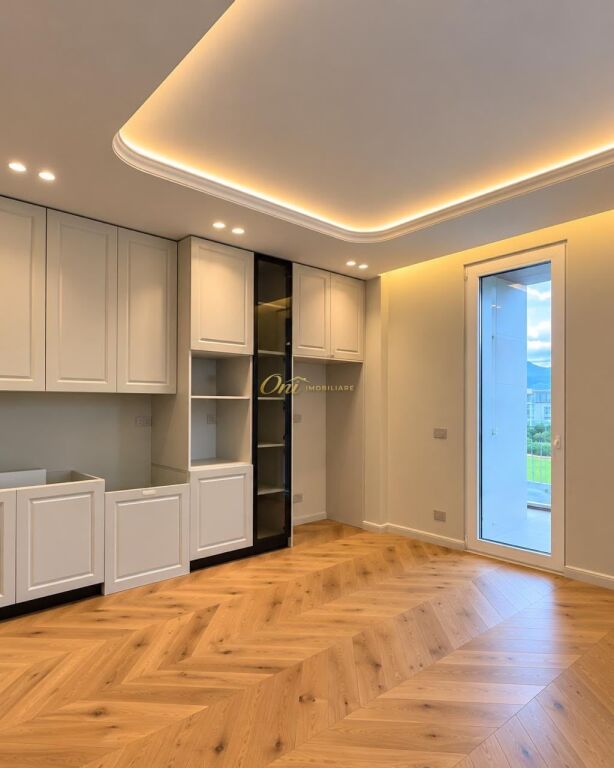 PARKU OLIMPIK APARTAMENT PER SHITJE 3+1