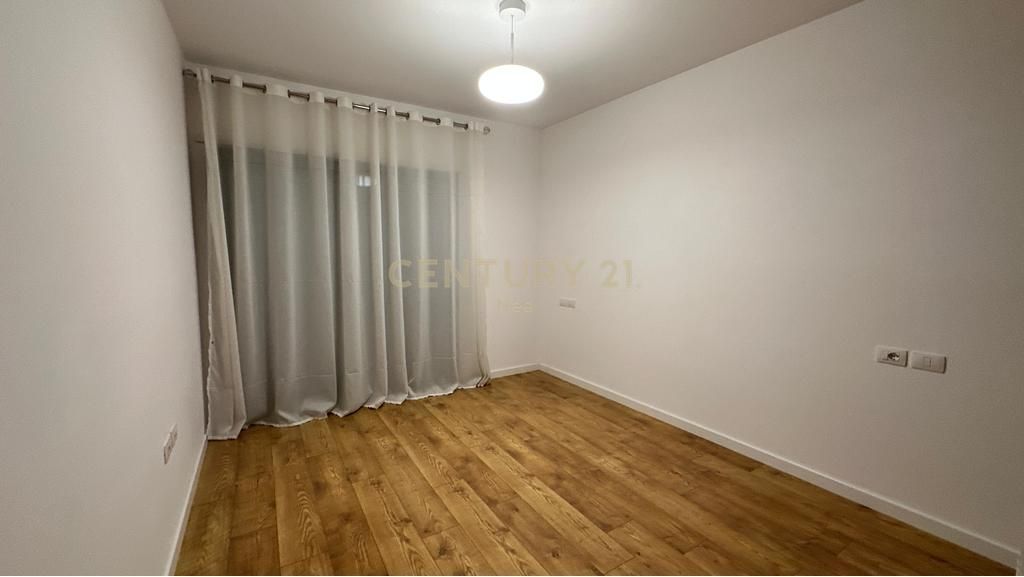 JEPET ME QIRA VILË 3-KATËSHE – THE OLIVE GROVE RESIDENCE, MULLET - 2,500 €