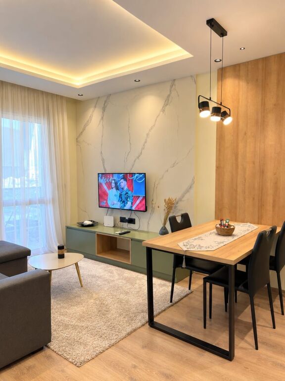 ME QERA: 1+1📍Stacioni i Trenit - Perballe Spak (Buze Unaze - Rr.Asim Vokshi) - 60,000 Leke/Muaj - Pallat i Ri - KT.7 - SP.70m² || Zone Elitare