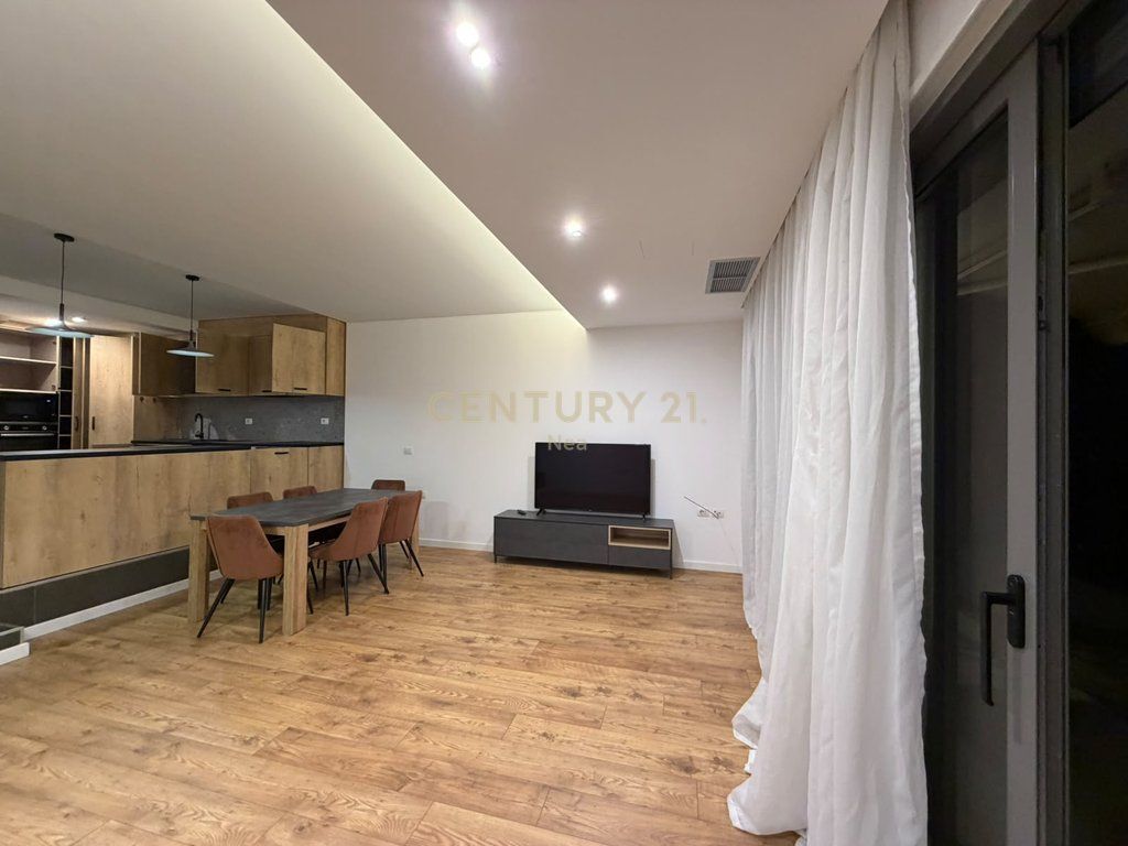 JEPET ME QIRA VILË 3-KATËSHE – THE OLIVE GROVE RESIDENCE, MULLET - 2,500 €