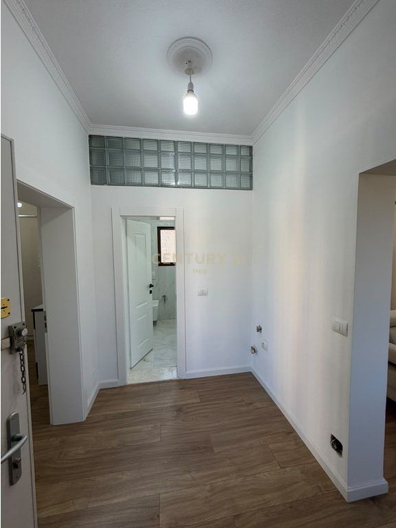 🏡 VENDESI APPARTAMENTO 1+1 più veranda, Via Frosina Plaku, Tirana – 15,000,000 LEKË