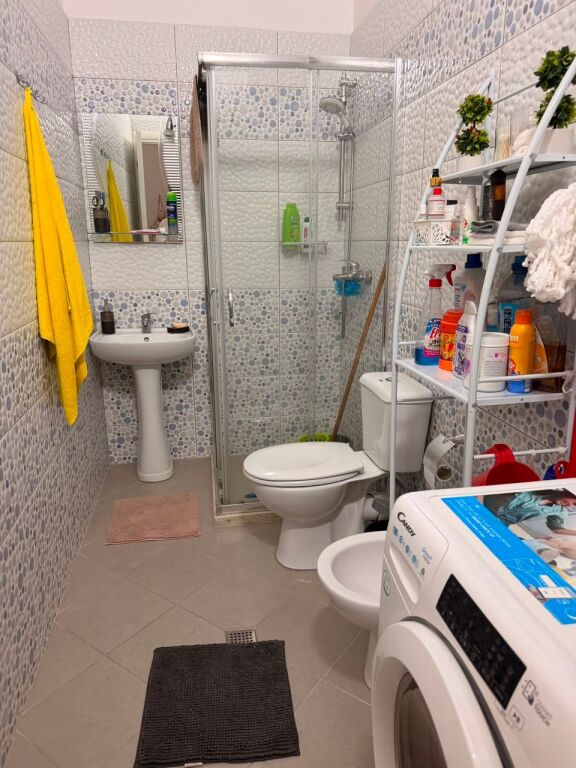 Appartamento 1+1 in Vendita seconda linea Dietro Hotel Royal spiaggia Durazzo