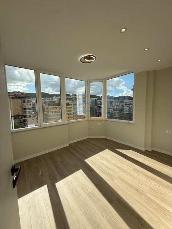 Shitje,Apartament 1+1, Komuna Parisit !