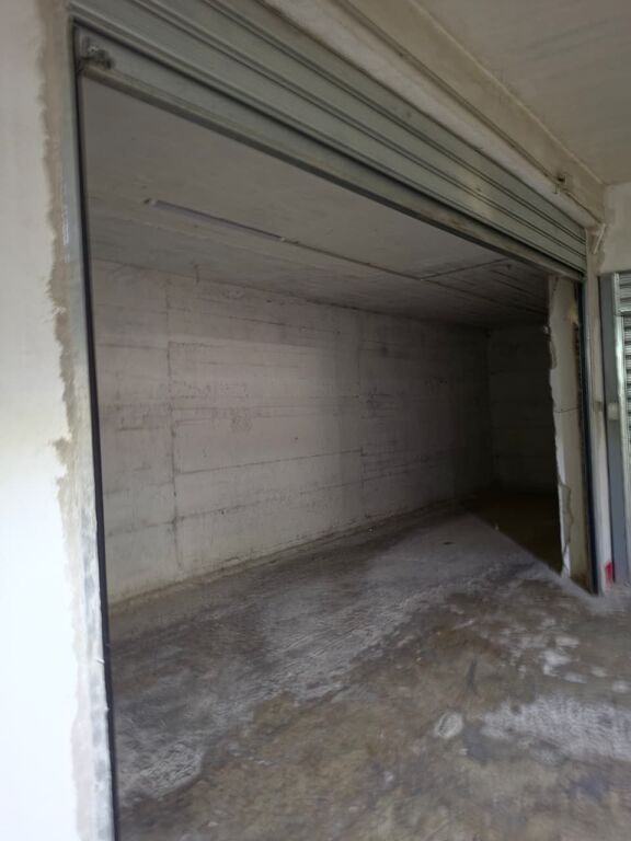 Jepet apartament 2+1+2+2 Poste Parkimi me qira tek 21 Dhjetori , prane Bar Oslo , Rruga e Kavajes .