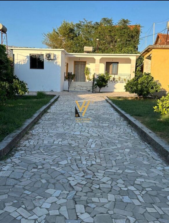 SHITET SHTEPI PRIVATE ME OBORR NE FUSHE-KRUJE 8.500.000 LEKE