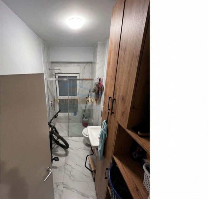 In vendita, Appartamento 1+1, Complesso Kaimi, Tirana.