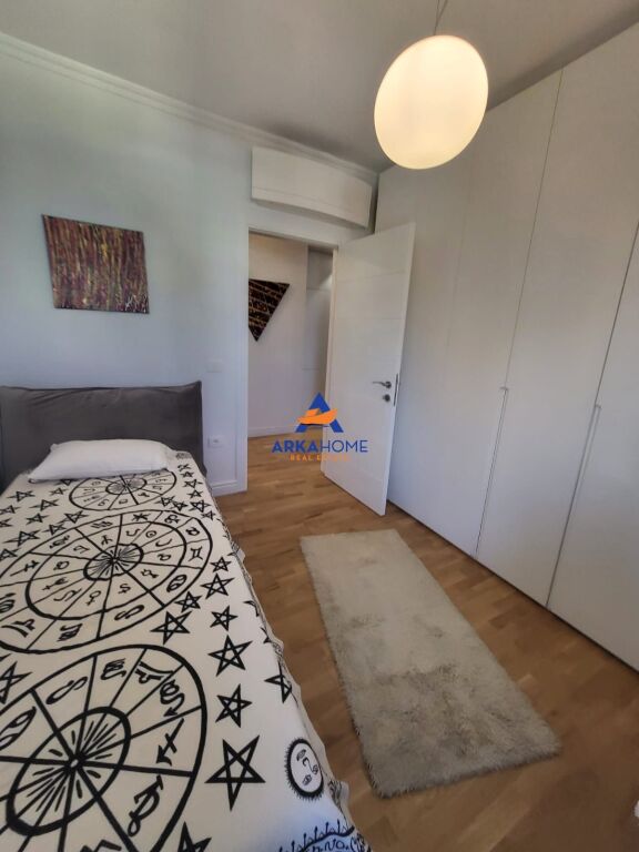 JEPET APARTAMENT ME QERA 2+1+2 BALLKONE "MINISTRIA E DREJTËSIS, BULEVARDI ZOGU I PARË" 1000 EURO