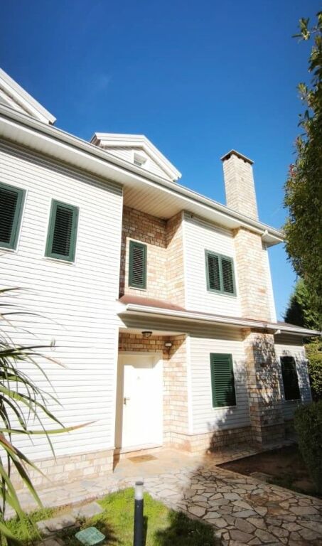 📌  JEPET ME QIRA VILË LUKSOZE 3-KATËSHE | GARDEN HILLS RESIDENCE – TEG