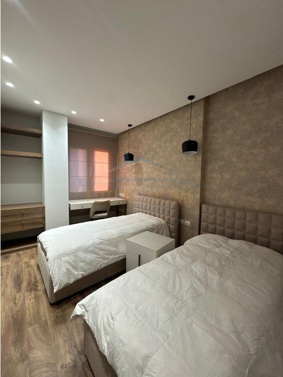 Qera, Apartament 3+1+2+Post Parkimi, Rruga Bardhok Biba, Qendër.