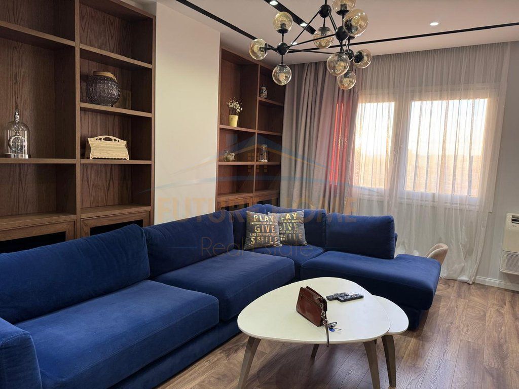 Qera, Apartament 3+1+2+Post Parkimi, Rruga Bardhok Biba, Qendër.