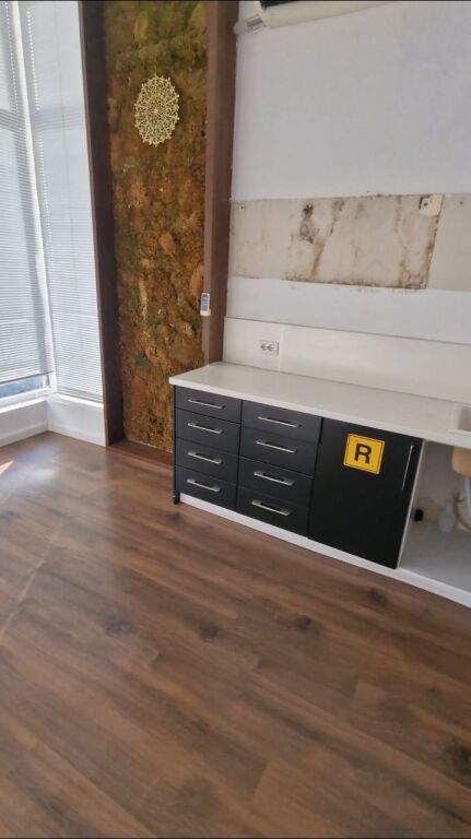 Space for rent behind Square 21
