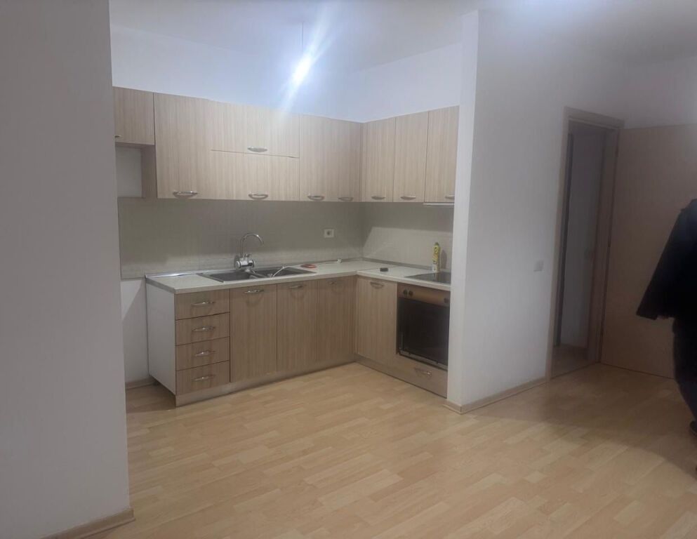 2+1 vuoto in affitto presso Kontakti 21 Dhjetori 550€