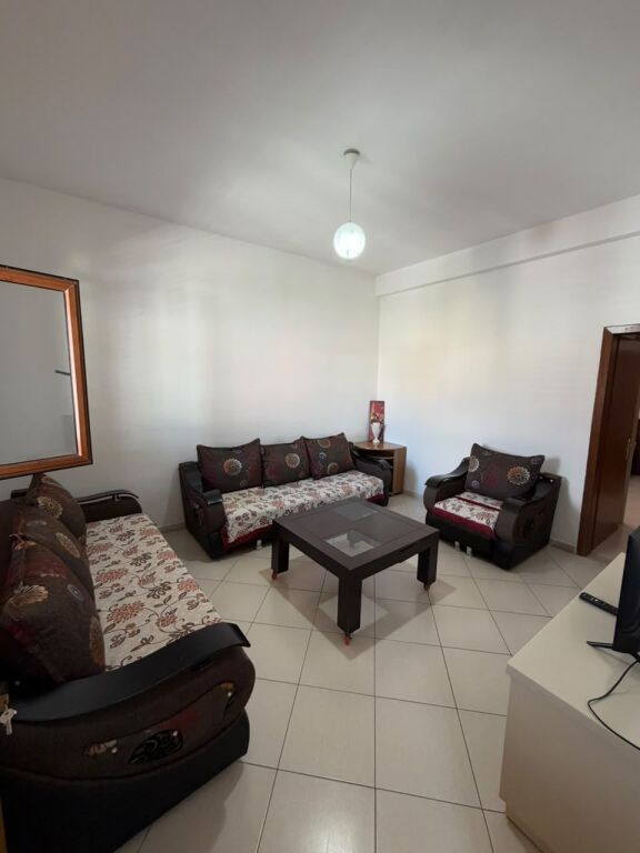  Apartament 1+1 me Qira – Rruga Mes Bulevardi i Ri &amp; Rr. 5 Maji ! 