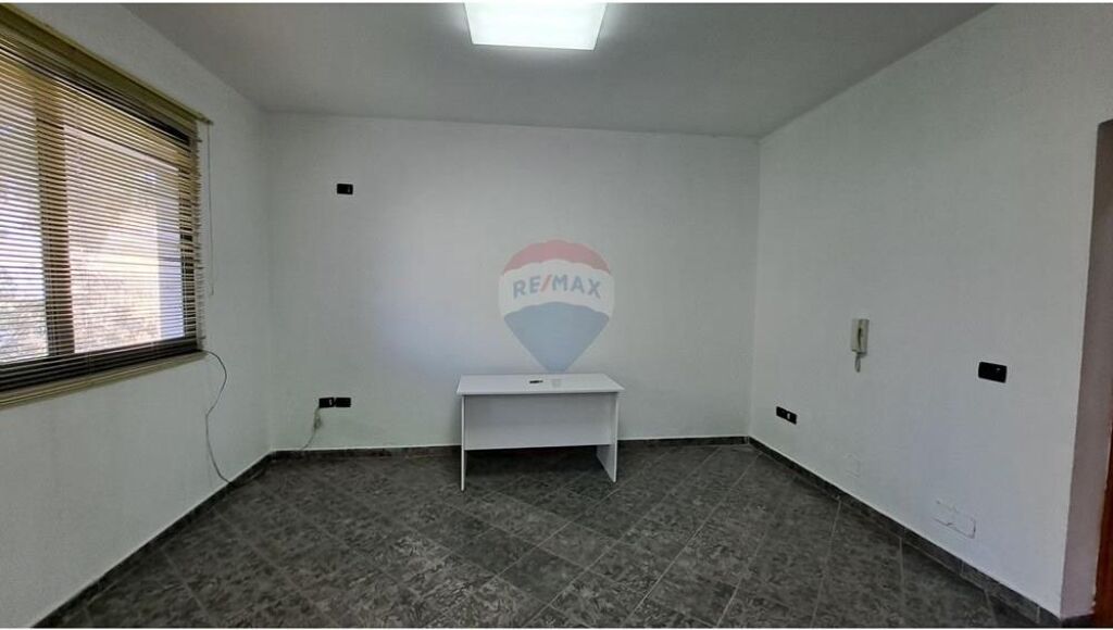 🏢 UFFICIO PREMIUM IN AFFITTO – BLV. ISMAIL QEMALI, VLORË!