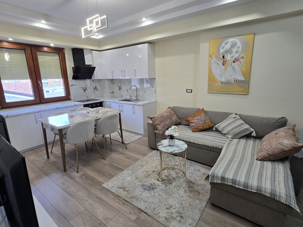 AFFITTASI APPARTAMENTO CON 2 CAMERE DA LETTO E BALCONE | MYSLYM SHYRI, VIA ISLAM ALLA