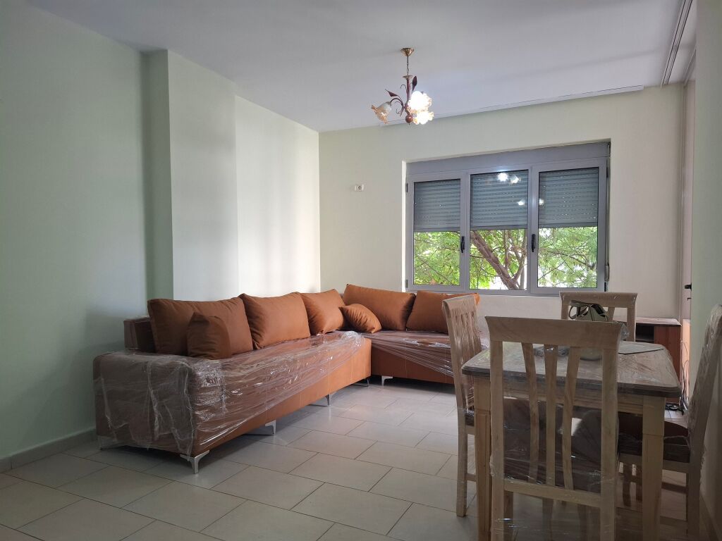 Apartament 2+1 per Qera 450Lek/muaj - Melisa, prane Restorant Freskut