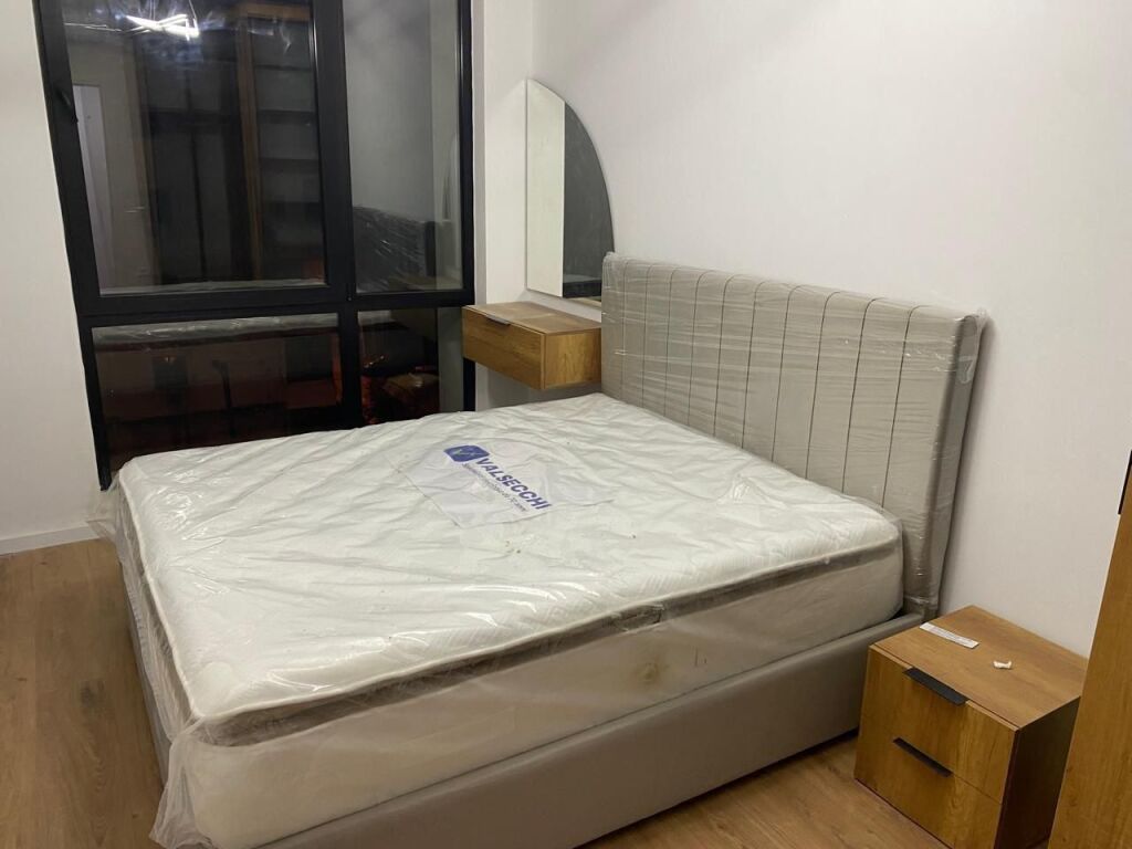 Bulevardi i Ri, jepet me qera apartament  1+1.