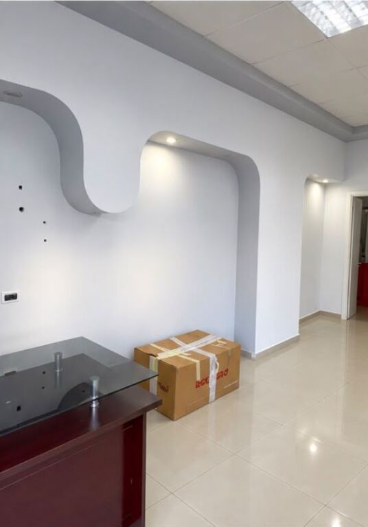 Business premises for rent near the fruit and vegetable market, Durrës!