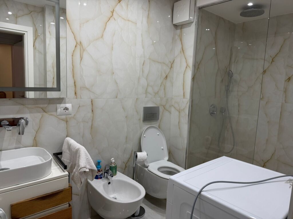 Jepet me qira 2+1 tek Liqeni i Thate 🏷️75.000Leke
