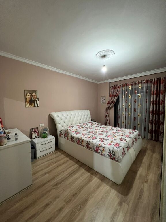 Apartament 2+1 me shitje Yzberisht,te KMY