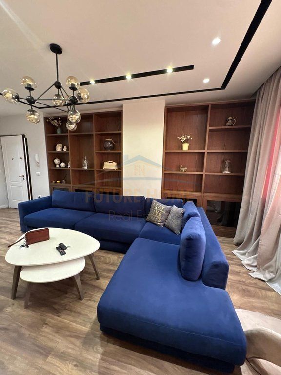 Qera, Apartament 3+1+2+Post Parkimi, Rruga Bardhok Biba, Qendër.