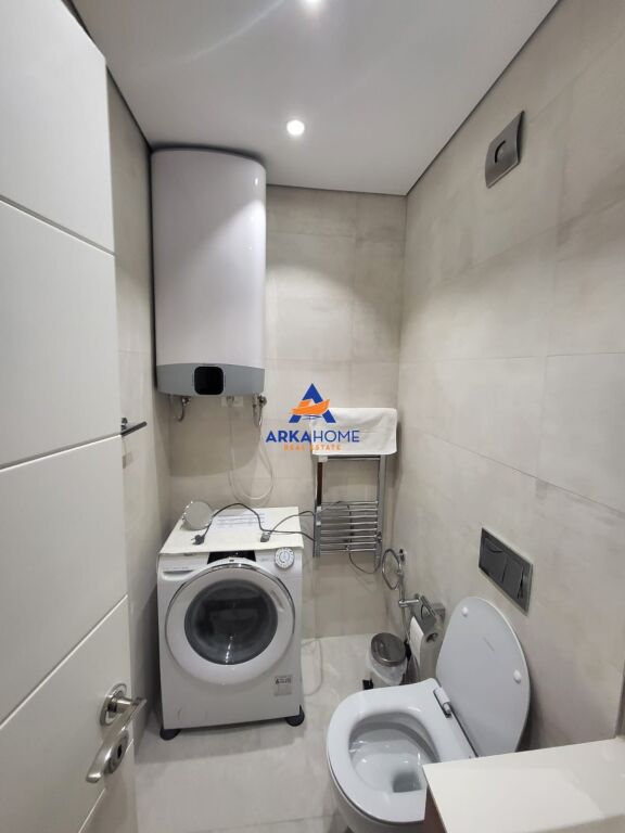 JEPET APARTAMENT ME QERA 2+1+2 BALLKONE "MINISTRIA E DREJTËSIS, BULEVARDI ZOGU I PARË" 1000 EURO
