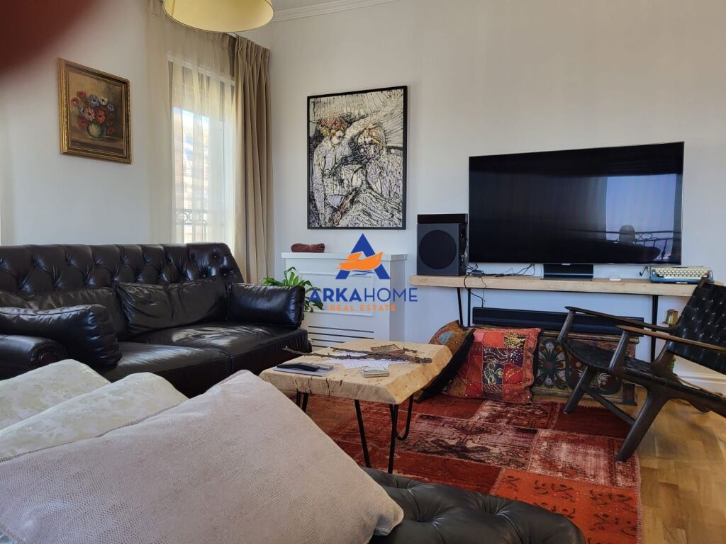JEPET APARTAMENT ME QERA 2+1+2 BALLKONE "MINISTRIA E DREJTËSIS, BULEVARDI ZOGU I PARË" 1000 EURO