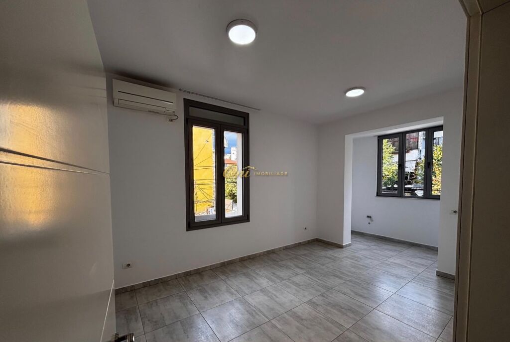RRUGA E DIBRES AMBIENT ZYRE PER QERA