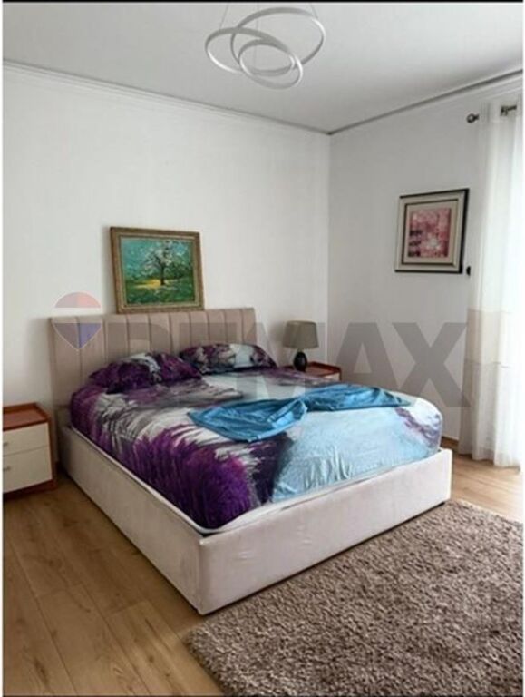 Apartament 2+1+parkim  per qira te Komuna e Parisit!