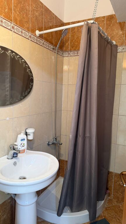 🏡 APARTAMENT 1+1 ME QIRA – VLORË-BIG SCOOP