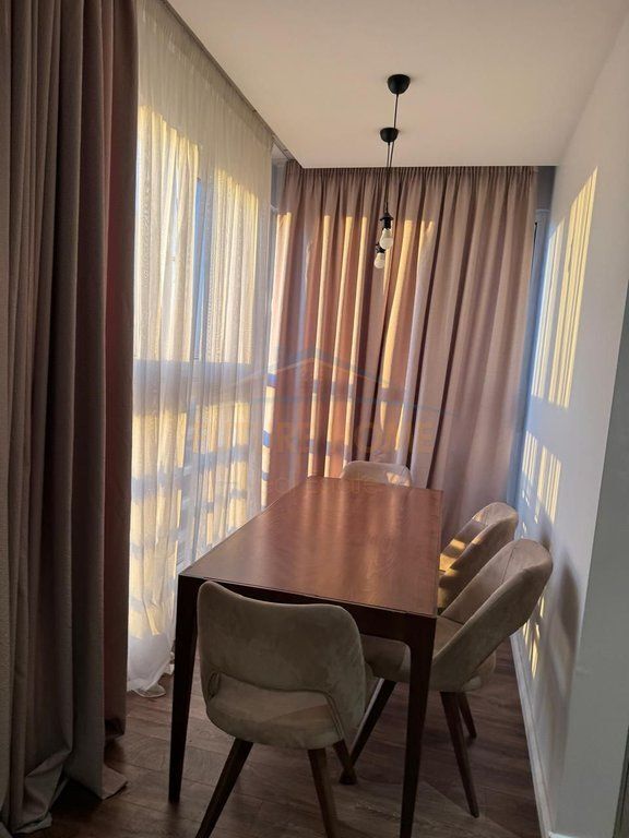 Qera, Apartament 3+1+2+Post Parkimi, Rruga Bardhok Biba, Qendër.