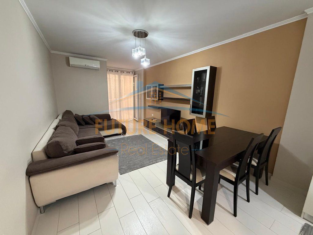 Qira, Apartament 2+1+2, Ish Ekspozita