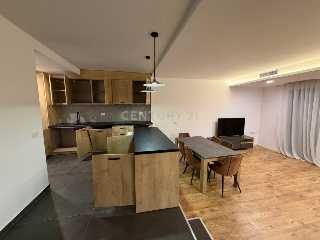 JEPET ME QIRA VILË 3-KATËSHE – THE OLIVE GROVE RESIDENCE, MULLET - 2,500 €