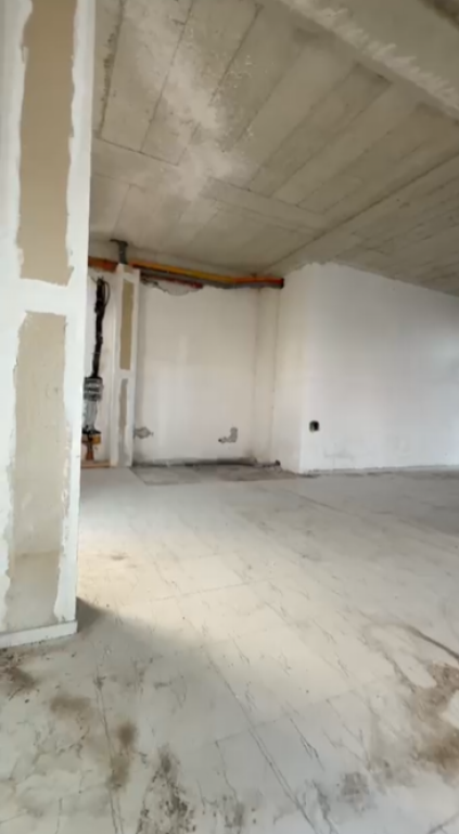 🏢 **SHITET AMBIENT KOMERCIAL PRANË LAKE VIEW – LIQENI I TIRANËS**