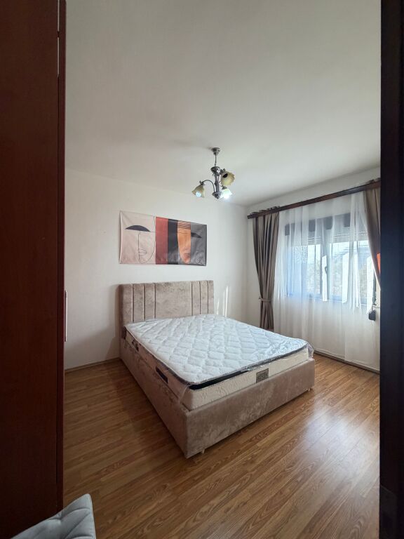 Appartamento 2+1 di fronte al centro città in via Elbasan, Centro