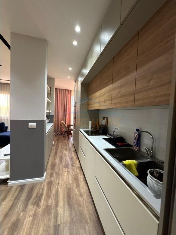 Qera, Apartament 3+1+2+Post Parkimi, Rruga Bardhok Biba, Qendër.