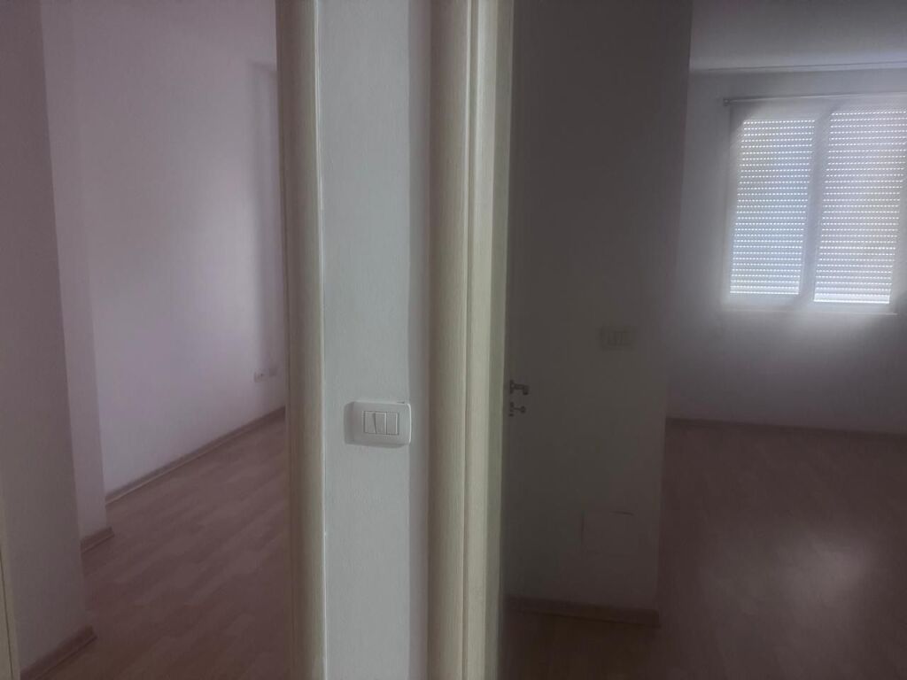 2+1 vuoto in affitto presso Kontakti 21 Dhjetori 550€